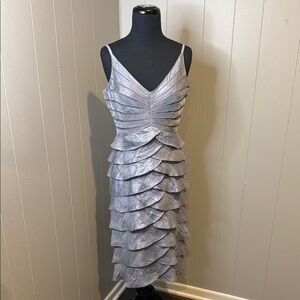 Z Adrianna Papell Occasions 8 Silver Layered Tiered Midi Dress